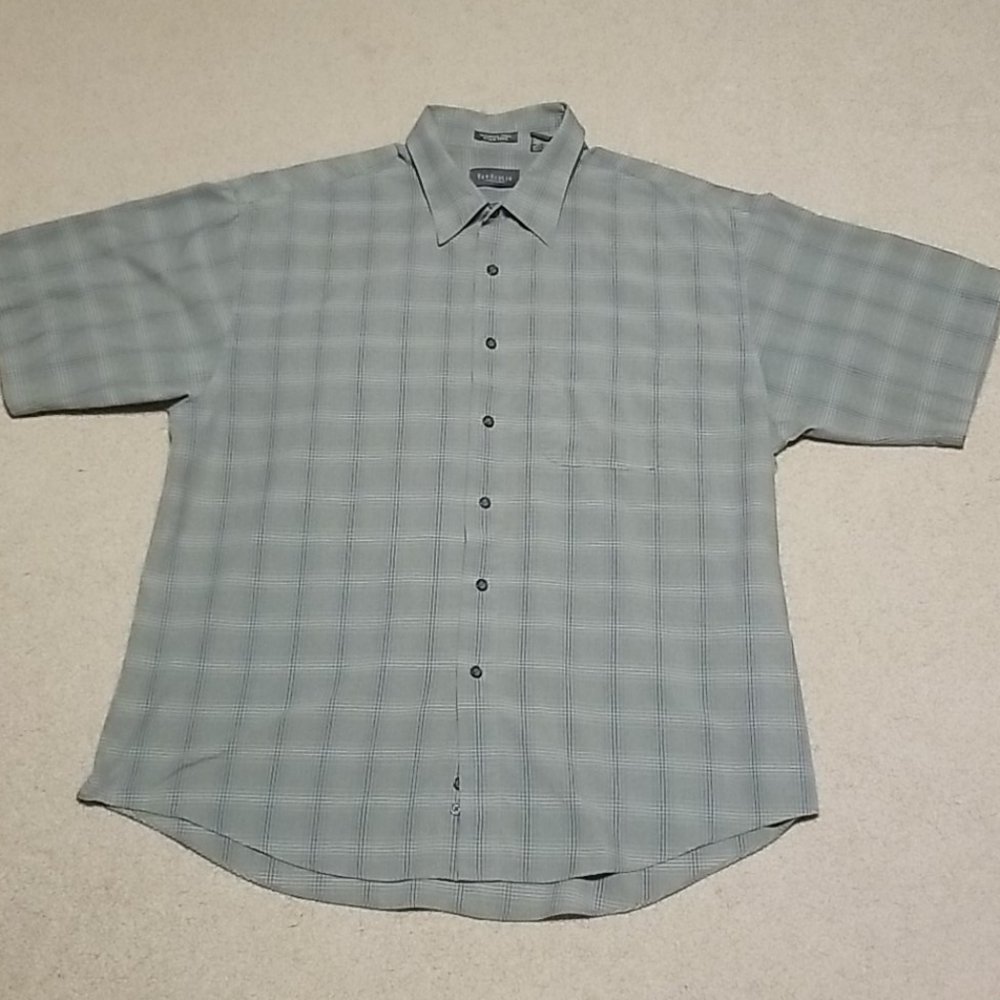 Van Heusen men's button down dress shirt